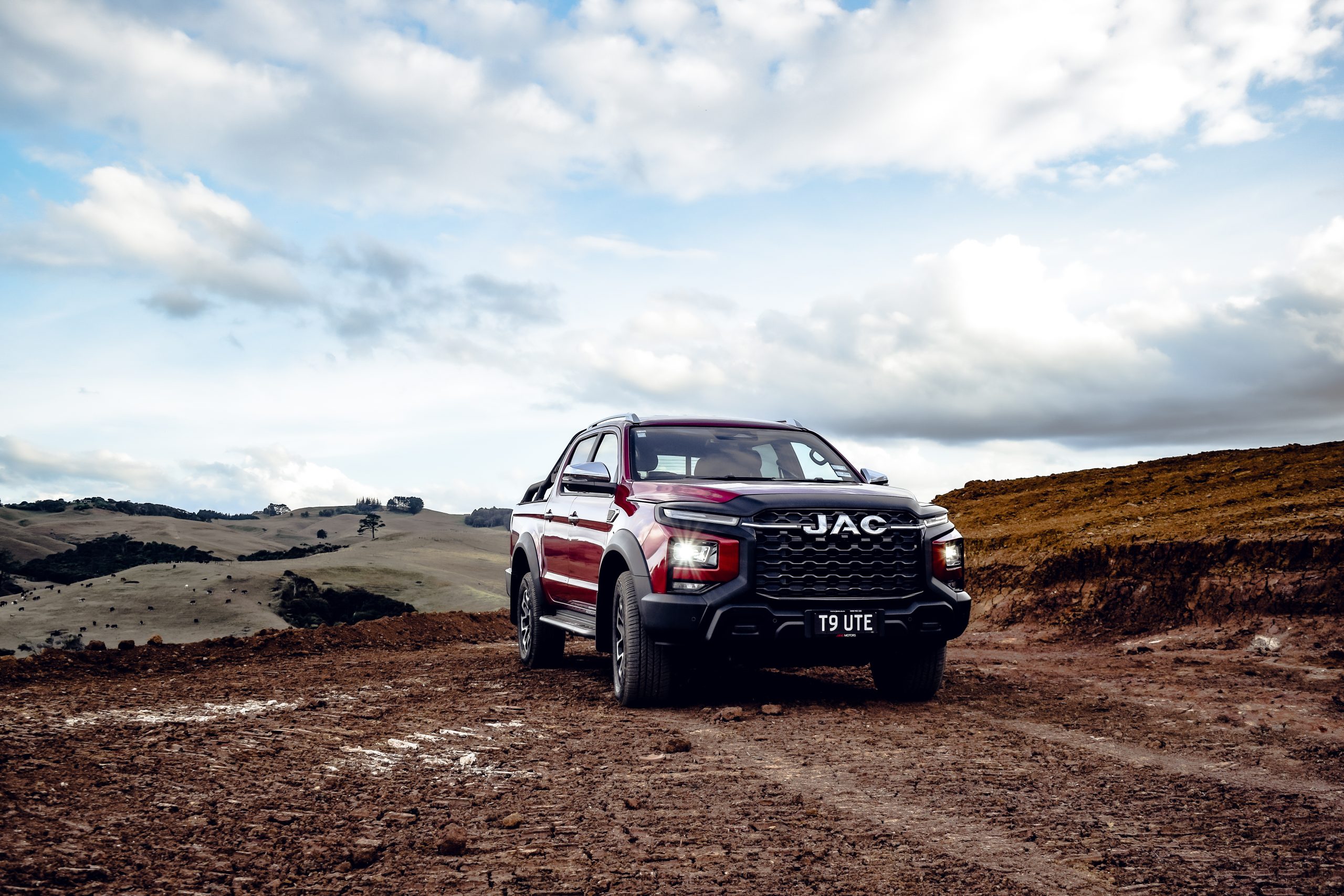 JAC T9 Ute – Red (14)